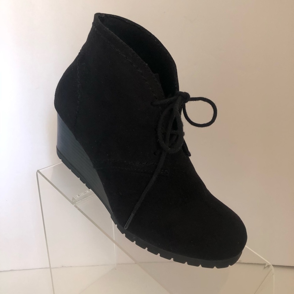 Time and Tru Black Faux Suede Lace up Booties 6